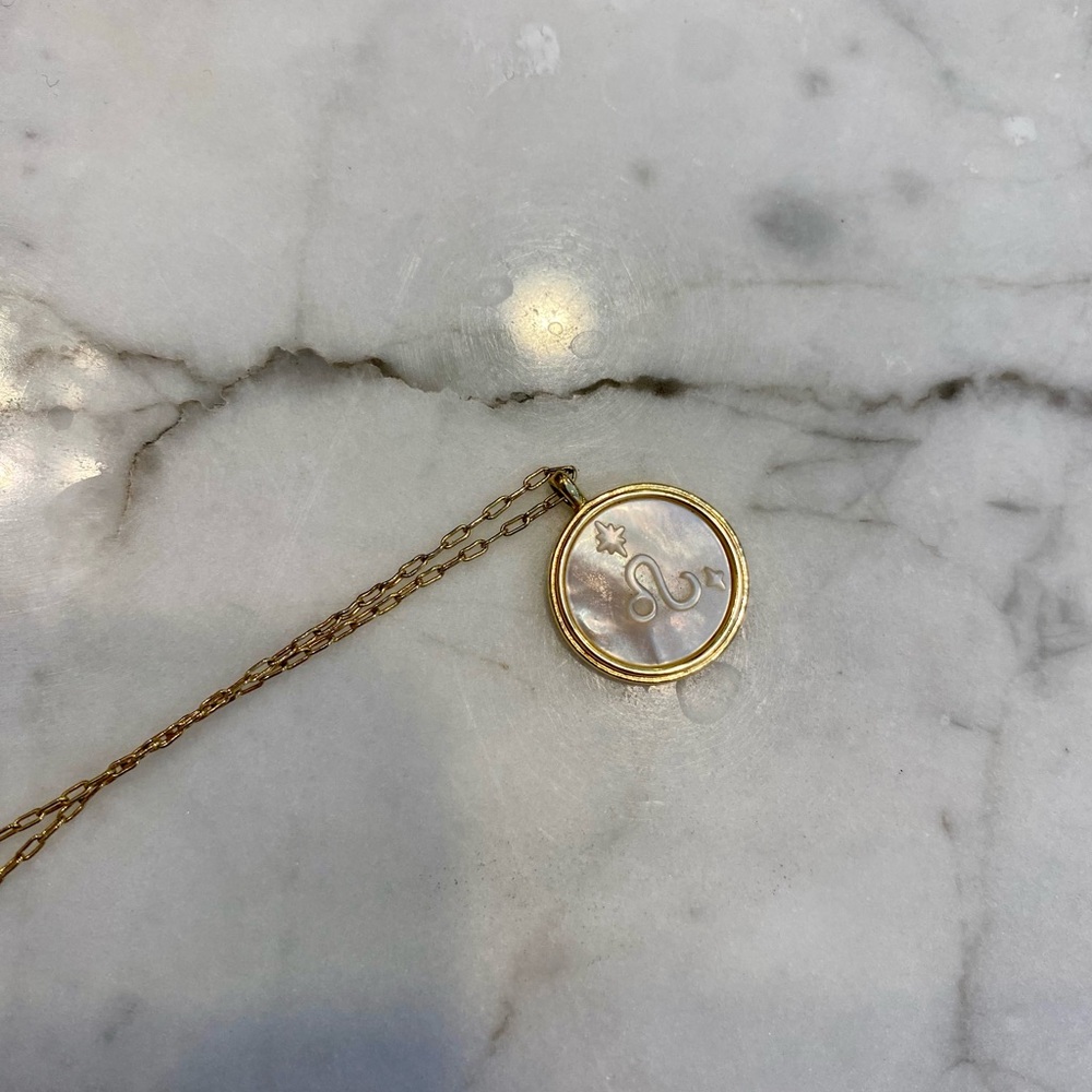 Leo pendant.gorjana